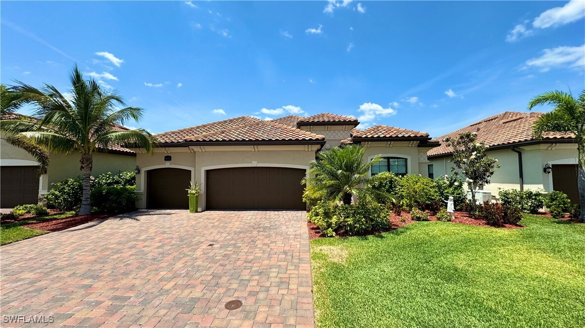 28026 Wicklow Ct in Bonita Springs, FL - Building Photo