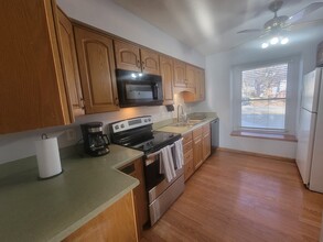 7804 Eby St, Unit 4 in Overland Park, KS - Foto de edificio - Building Photo