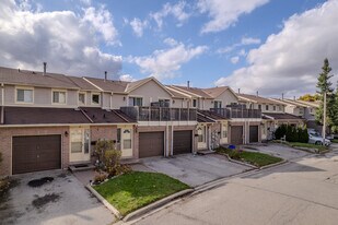 55 Mondragon Cir in Brampton, ON - Building Photo