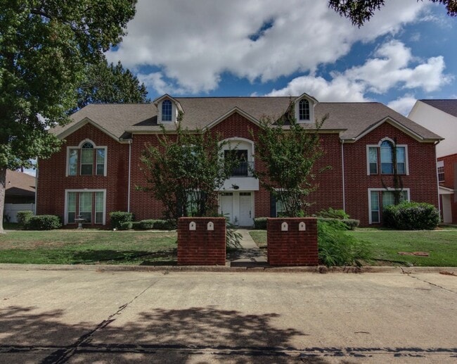 property at 6 Fernwood Dr
