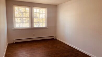 92 E Broadway in Derry, NH - Building Photo - Building Photo
