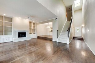 4150 Woodcreek Dr in Dallas, TX - Building Photo