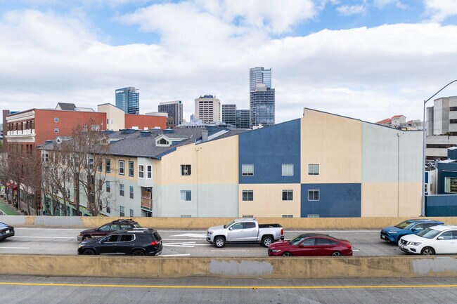 135 Valencia St in San Francisco, CA - Building Photo - Building Photo