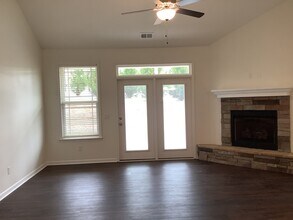 125 Bur Oak Dr in Taylors, SC - Foto de edificio - Building Photo