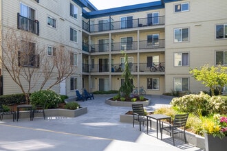 Guinevere Apartment Homes in Seattle, WA - Building Photo - Building Photo