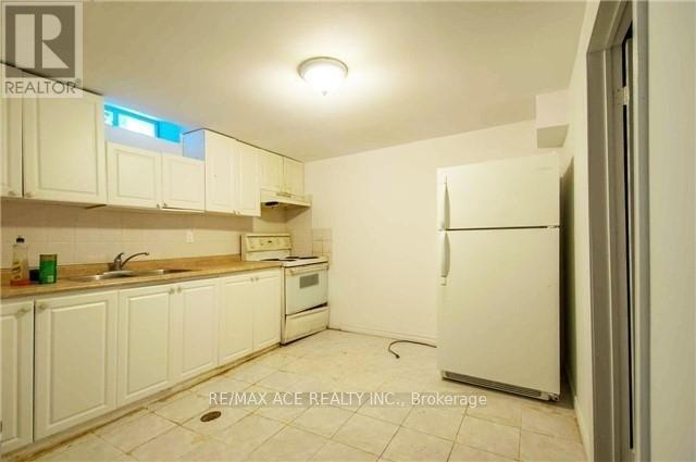 45 Snowball Crescent in Toronto, ON - Building Photo - Building Photo