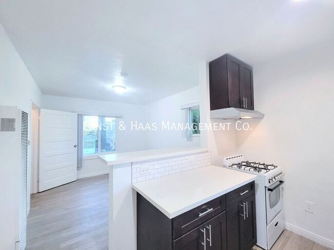 519 W 8th St in Long Beach, CA - Building Photo - Building Photo