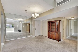 2541 Boundbrook Blvd, Unit 121 in West Palm Beach, FL - Building Photo - Building Photo