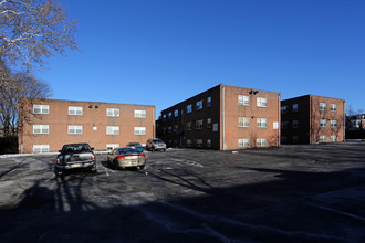 Mayfair Garden Apartments in Philadelphia, PA - Foto de edificio - Building Photo