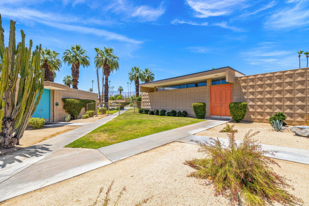 72857 El Paseo in Palm Desert, CA - Foto de edificio