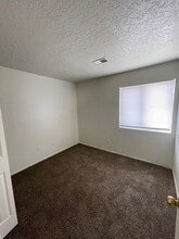 956 Harrison Dr NE in Rio Rancho, NM - Building Photo - Building Photo