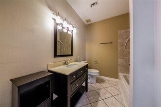 368 Wilcrest Dr in Houston, TX - Building Photo - Building Photo