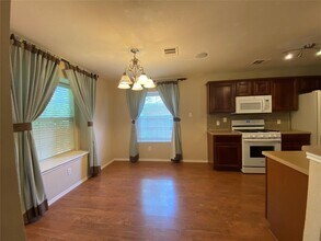2000 Golden Sunrise Ln in Pflugerville, TX - Foto de edificio - Building Photo