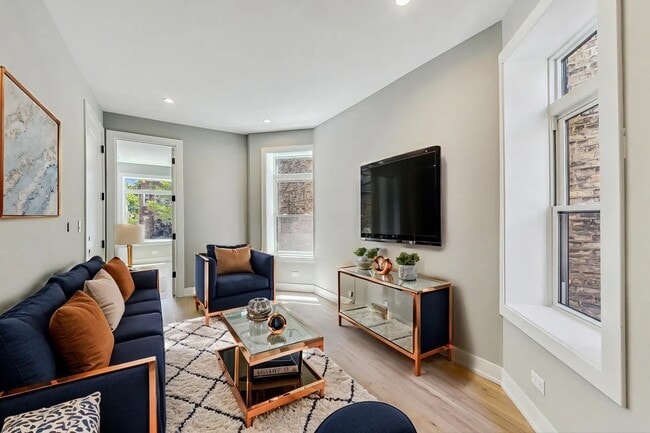 2818 W Fletcher St in Chicago, IL - Building Photo - Building Photo