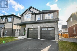 11 Overholt Dr in Thorold, ON - Building Photo