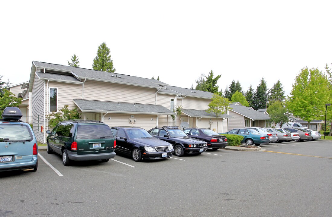 College Place Apartments in Bellevue, WA - Foto de edificio