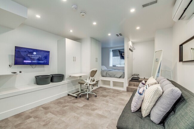 19 Claremont St in Toronto, ON - Building Photo - Building Photo