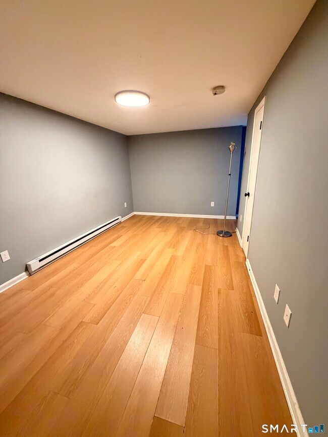 126 E Liberty St in Danbury, CT - Building Photo - Building Photo