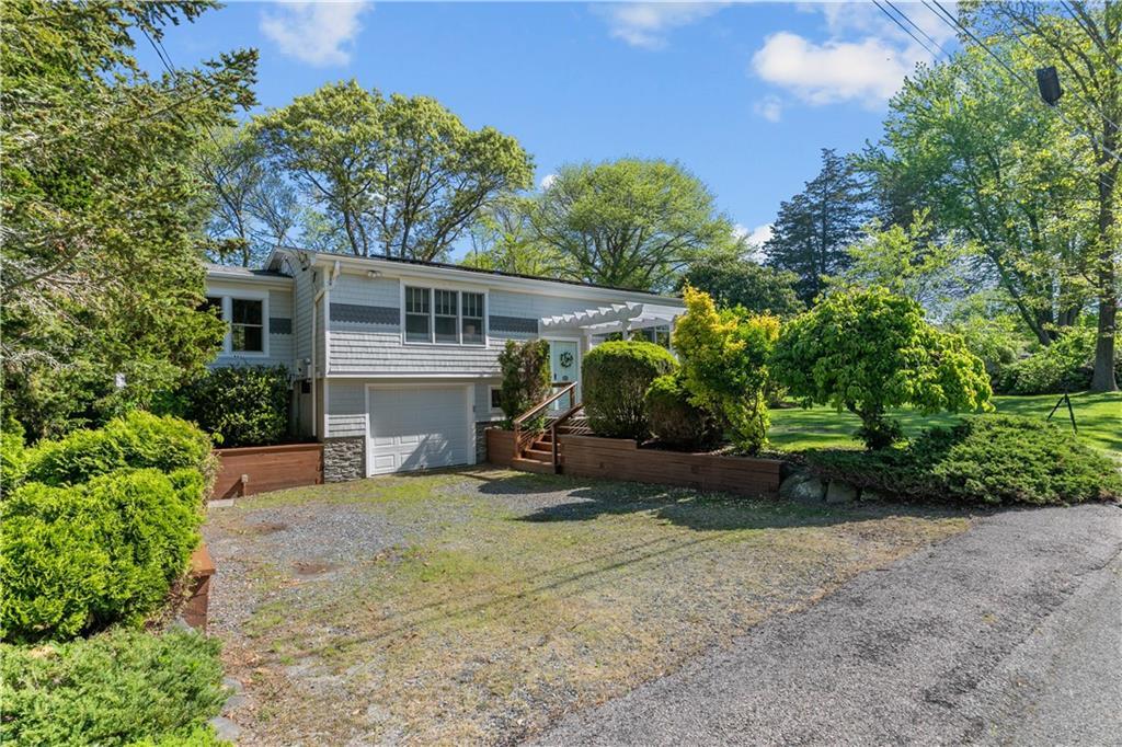 46 Steamboat St in Jamestown, RI - Building Photo