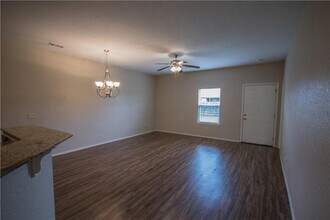 1230 Marigold Rd in Centerton, AR - Foto de edificio - Building Photo