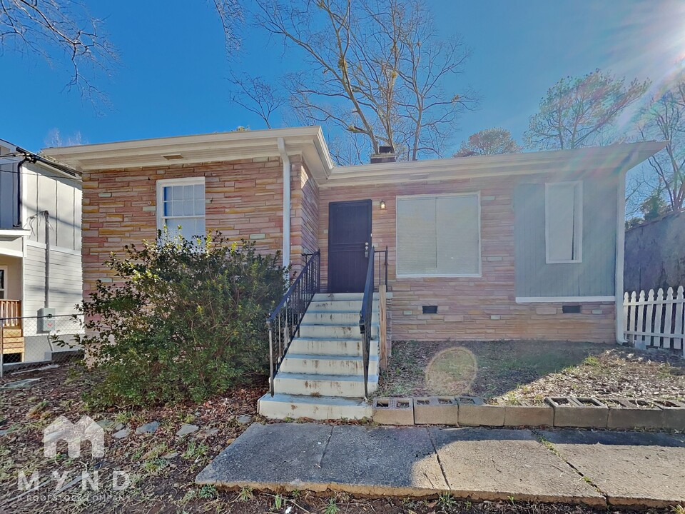 1284 Westmont Rd SW in Atlanta, GA - Building Photo