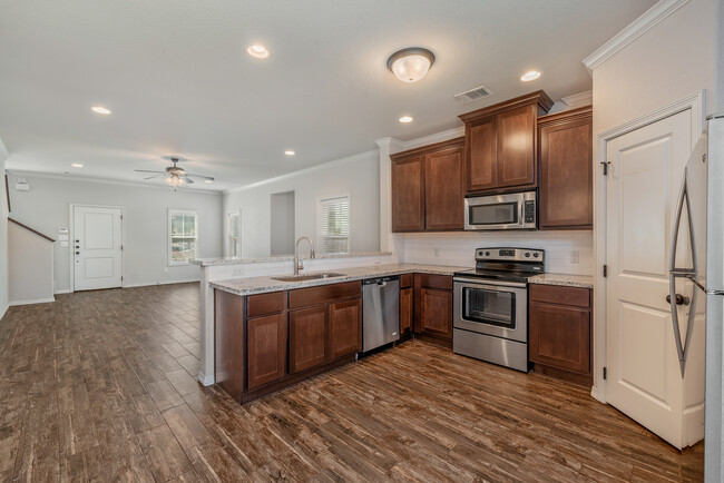 106 Lynn Dr in Bryan, TX - Foto de edificio - Building Photo