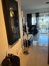 9375 Fontainebleau Blvd, Unit L219 in Miami, FL - Foto de edificio - Building Photo