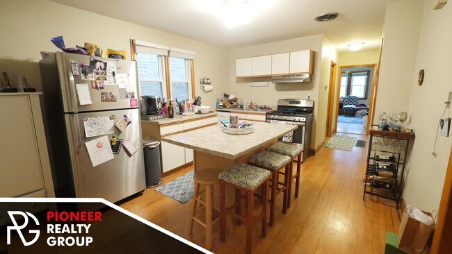 1520 W Melrose St, Unit 1F in Chicago, IL - Building Photo - Building Photo