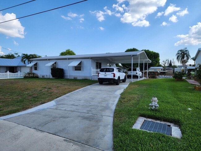 property at 2014 SE 30th St