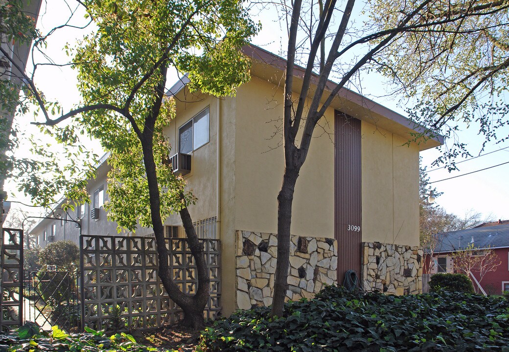 3099 Freeport Blvd in Sacramento, CA - Building Photo