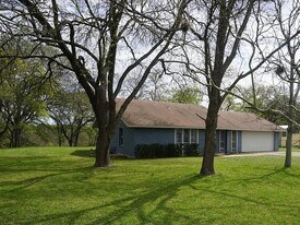 12603 Topper Ln in Manchaca, TX - Building Photo