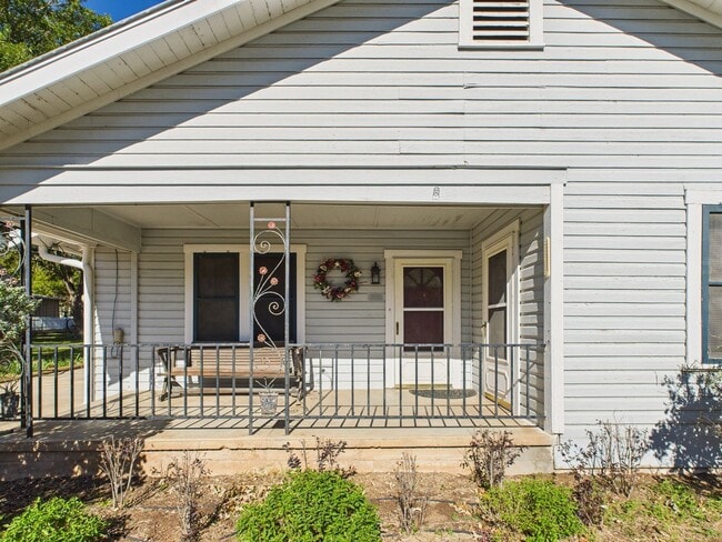 property at 206 N Edison St