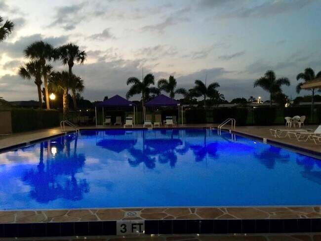5365 Eagle Lake Dr in Palm Beach Gardens, FL - Building Photo - Building Photo