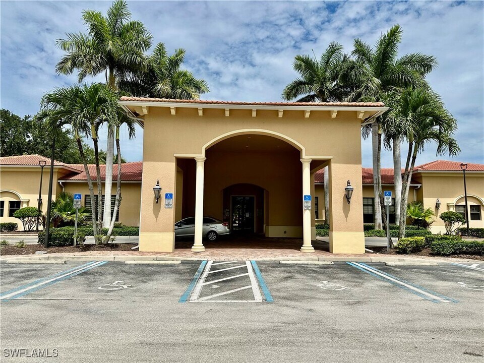 1760 Birdie Dr in Naples, FL - Building Photo