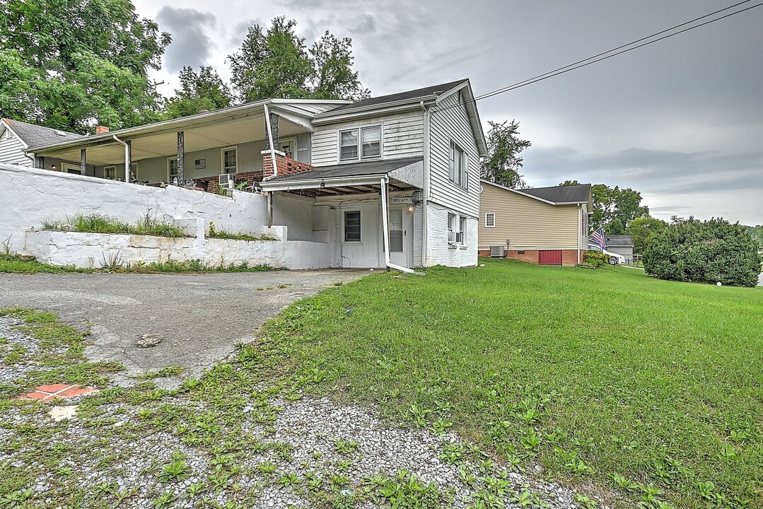 305 Moorland Dr-Unit -Unit# 1 in Johnson City, TN - Foto de edificio