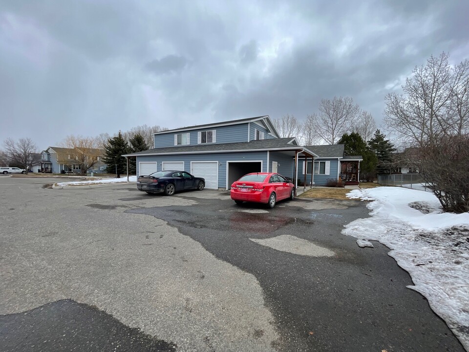 2402 Daws Dr in Bozeman, MT - Building Photo