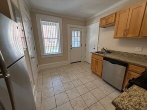 20 Short St, Unit 5 in Brookline, MA - Foto de edificio - Building Photo