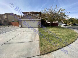 15096 Roan Cir in Victorville, CA - Building Photo