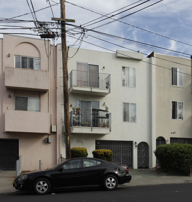 693 Villa St in Daly City, CA - Foto de edificio - Building Photo