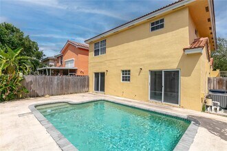 2592 W Saratoga Dr in Hollywood, FL - Building Photo - Building Photo
