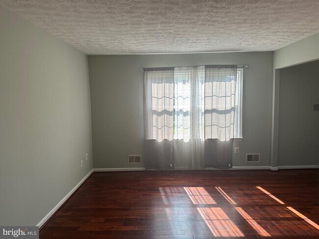 5905 Sylvia Ct in Clinton, MD - Building Photo - Building Photo