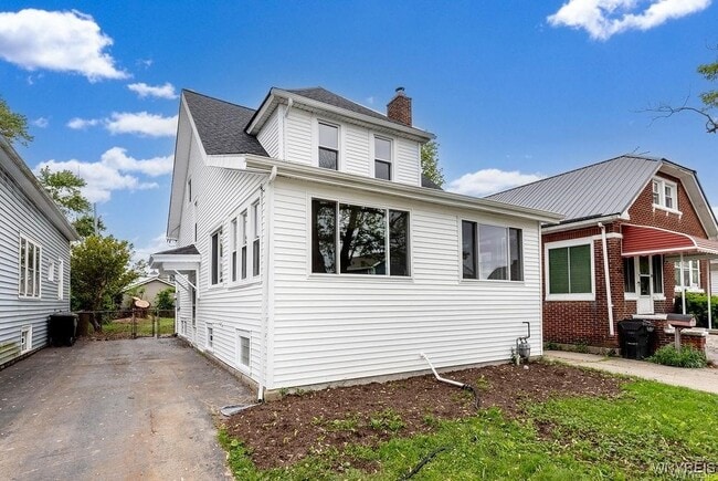 property at 52 Hawthorne Ave