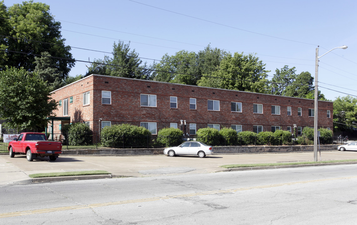 Luther Place in Tulsa, OK - Foto de edificio