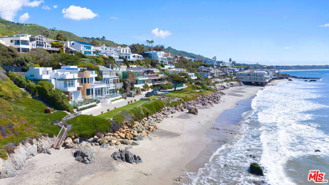 31721 Sea Level Dr in Malibu, CA - Foto de edificio - Building Photo