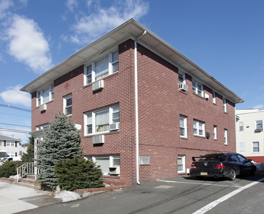 1085 Fanny St in Elizabeth, NJ - Building Photo