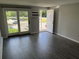 808 Cocheco Ct, Unit 808 Cocheco Court in Dover, NH - Building Photo