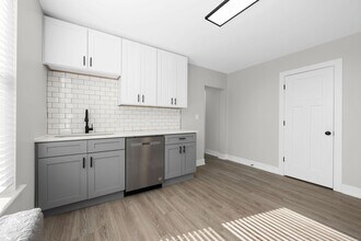 447 N Austin 5959-69 W Midway Park Chicago, IL 60644 in Chicago, IL - Building Photo - Building Photo