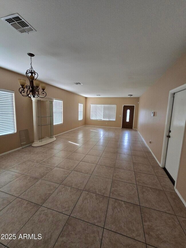 16036 W Custer Ln in Surprise, AZ - Foto de edificio - Building Photo