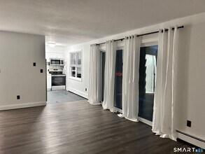 1109 Waterbury Rd in Cheshire, CT - Building Photo - Building Photo