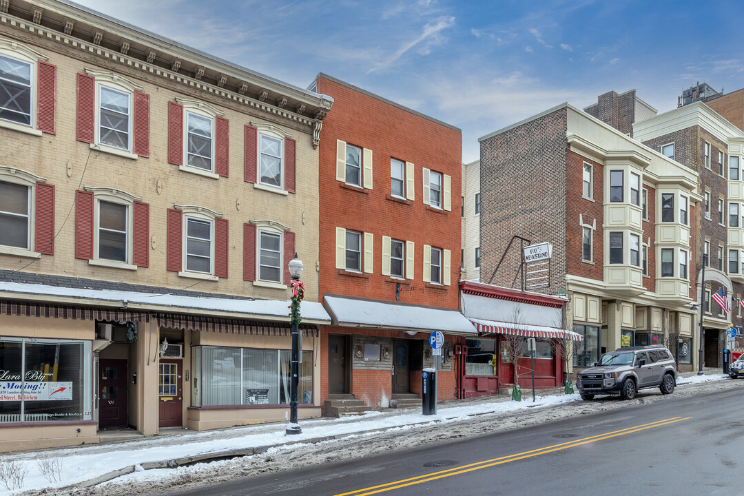 325 S New St in Bethlehem, PA - Building Photo